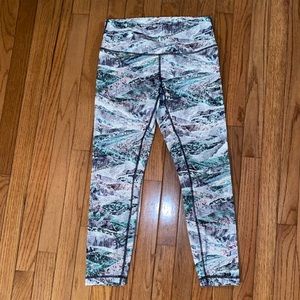 EUC 7/8 Length Lululemon Leggings sz 8